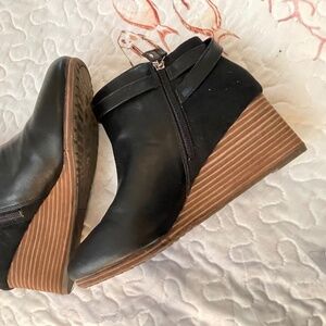 Dr. Scholl leather-look wedge booties. Size 8-1/2W.
